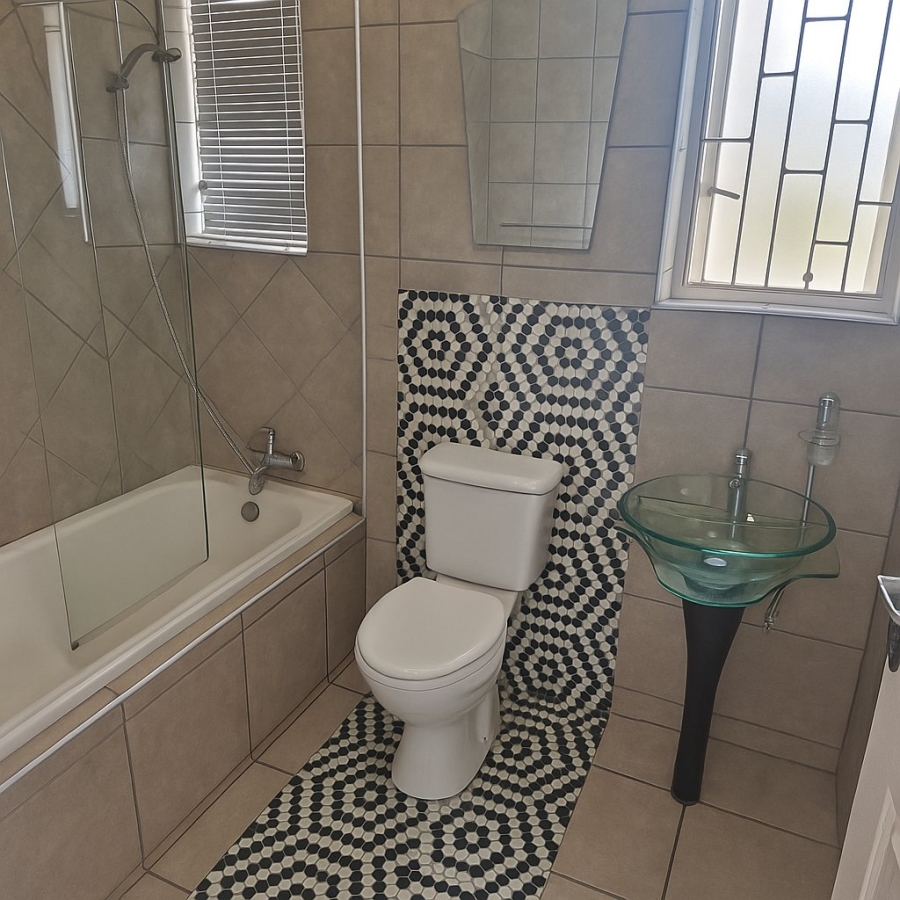 1 Bedroom Property for Sale in Langenhovenpark Free State